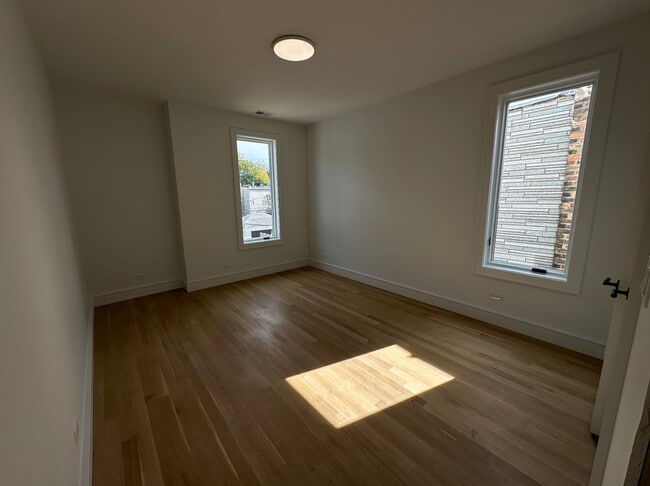 Building Photo - 4243 N Damen Ave