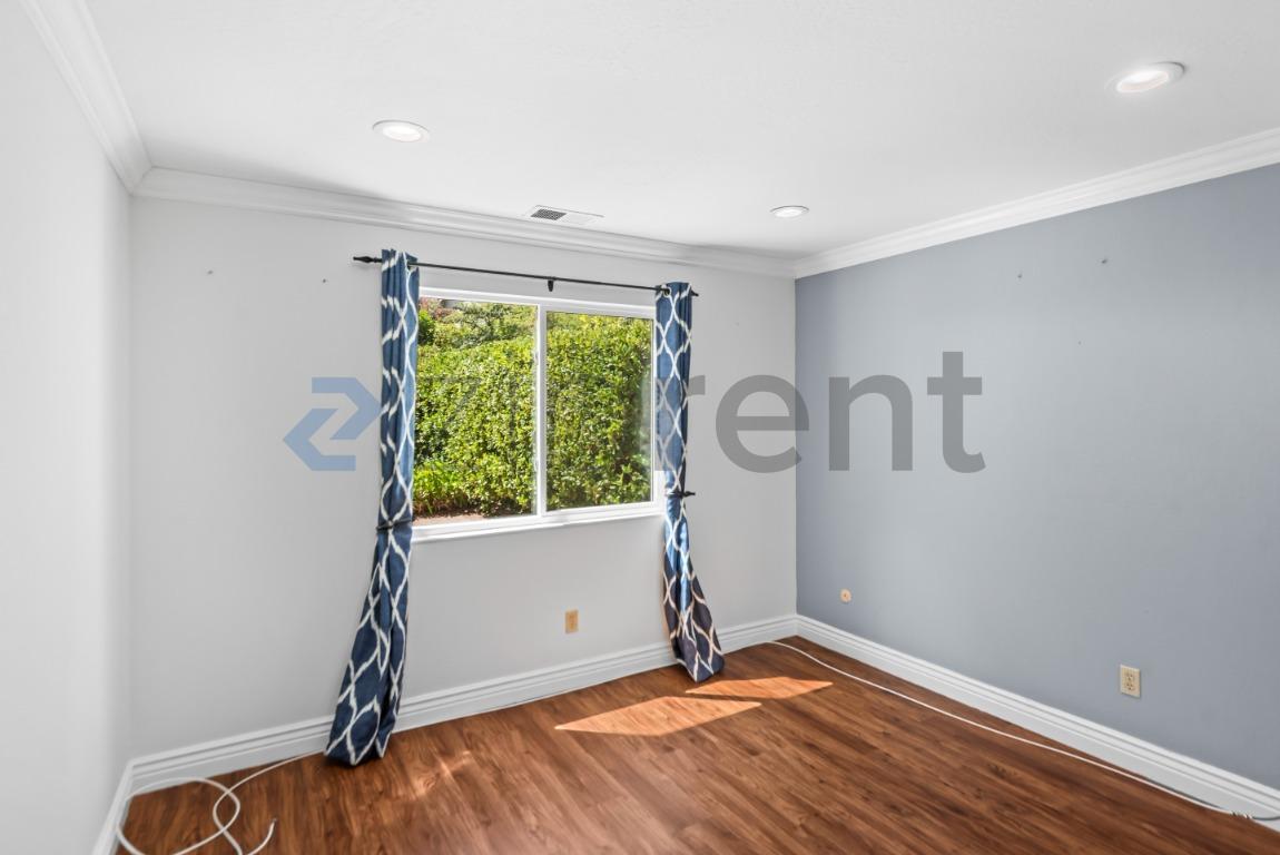 Building Photo - Unit