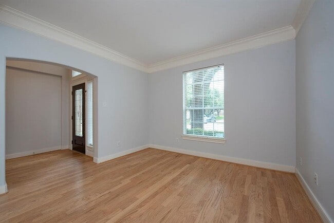 Building Photo - 3238 Enclave Ln