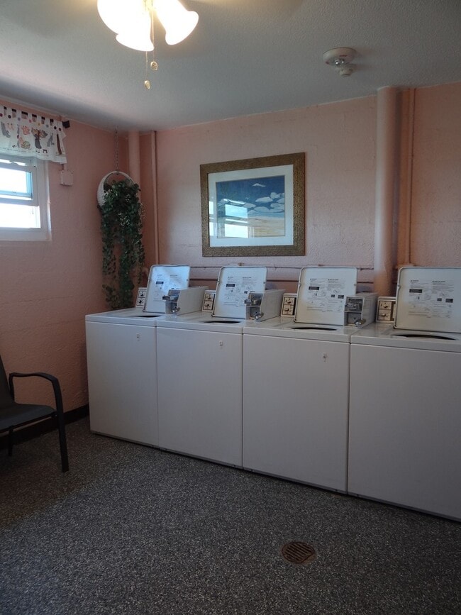 Building Photo - 6025 Shore Blvd S