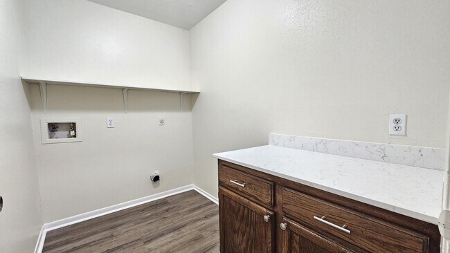 Building Photo - 10303 Old Towne Ln