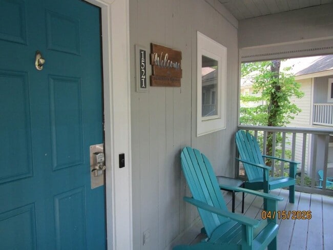 Building Photo - 1221 Lake Dr