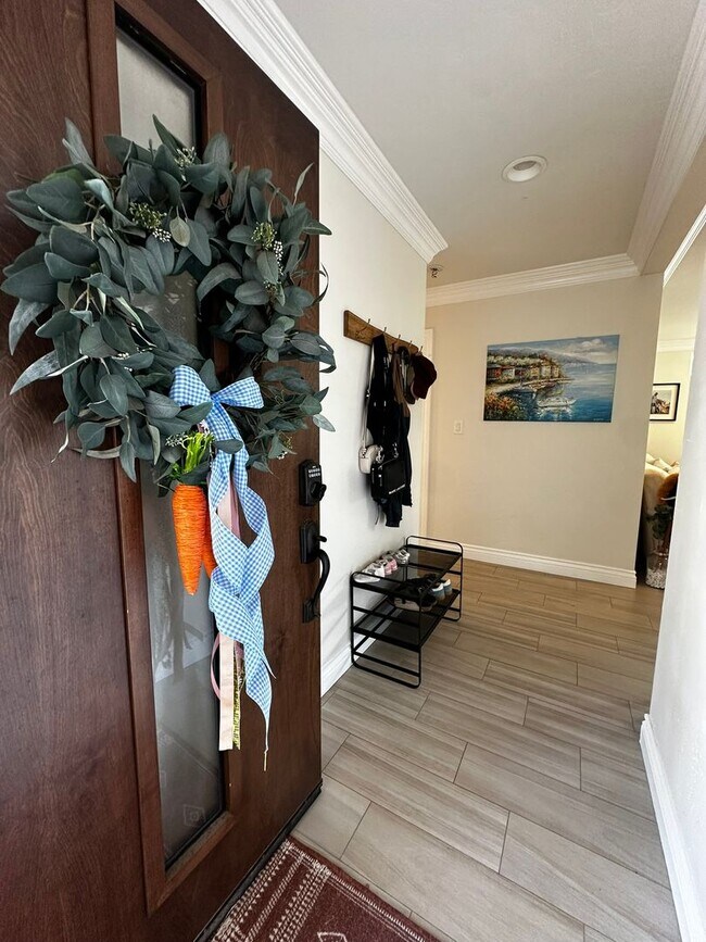 Building Photo - Gorgeous 3-Bedroom 2 bath Home with Pool A...