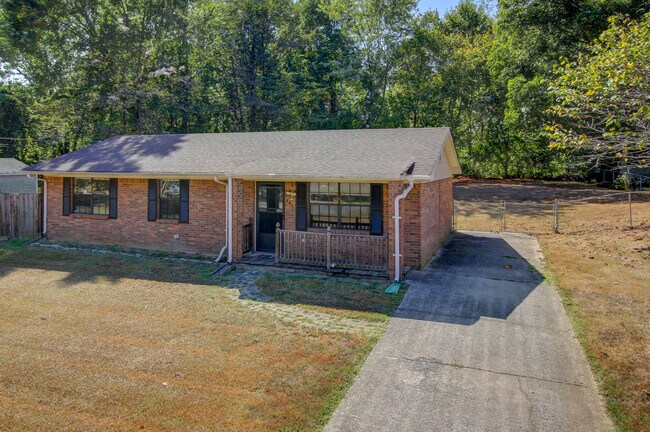Building Photo - 554 Roselawn Dr