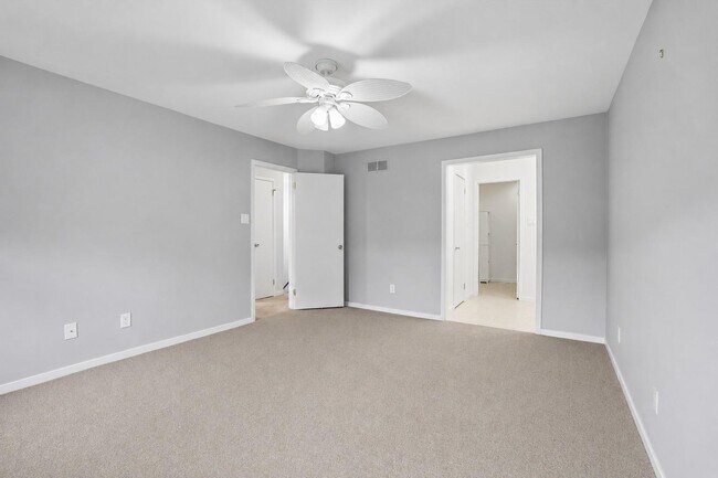 Building Photo - 1604 Cotswald Ct