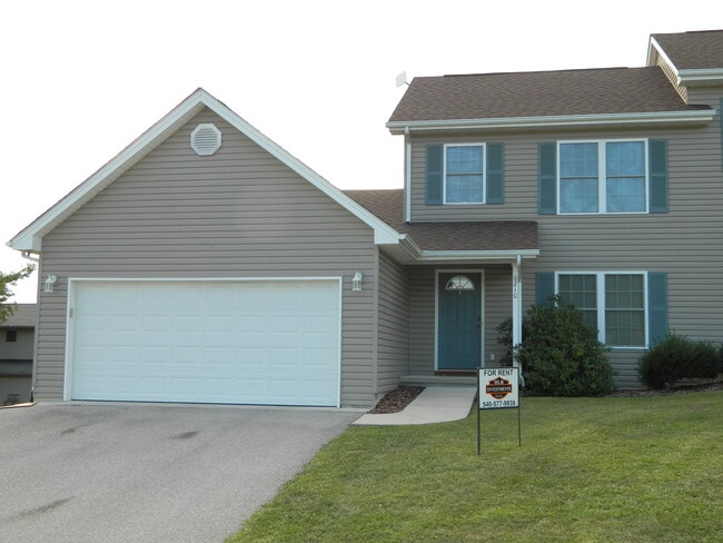 Building Photo - 1210 Cedar St