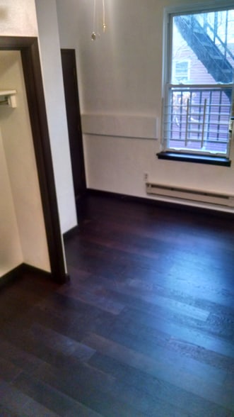 Building Photo - 5527 Howe St