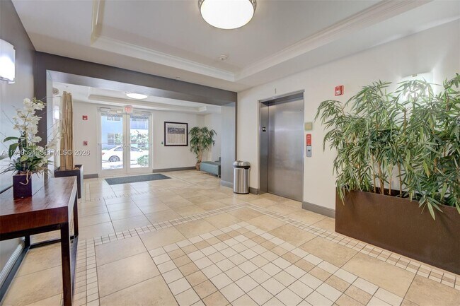 Building Photo - 2401 NE 65th St