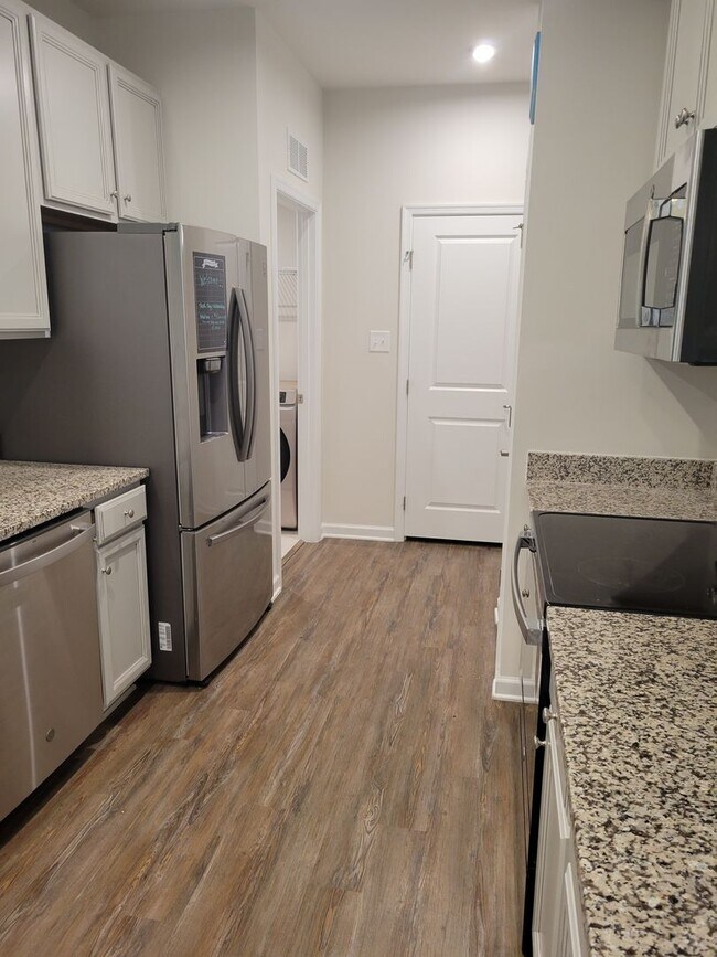 Building Photo - Lovely townhome in Stonehouse