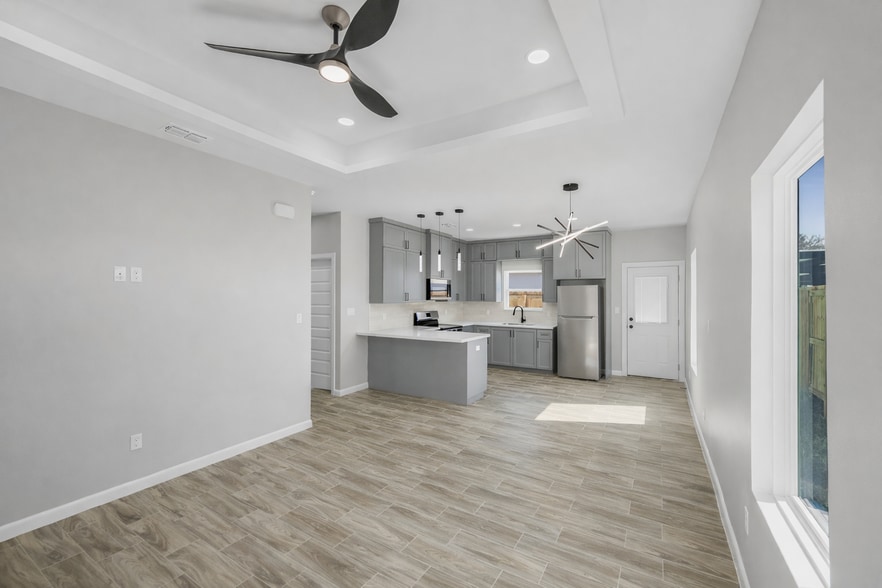 Building Photo - 2409 Indian Creek Ave