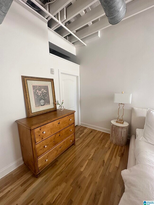 Building Photo - 300 20th St N