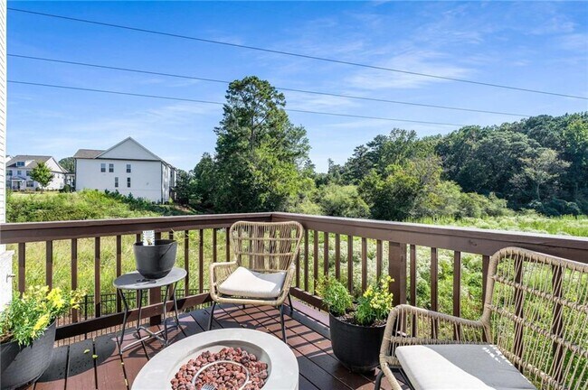 Building Photo - 520 Walden Glen Ln