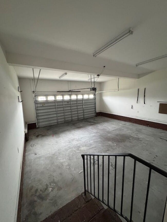 Building Photo - 131 Brookside Way