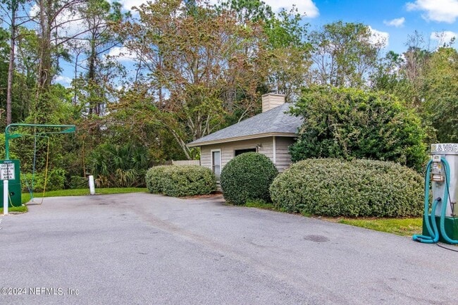 Building Photo - Renovated Condo in a Convenient Location!