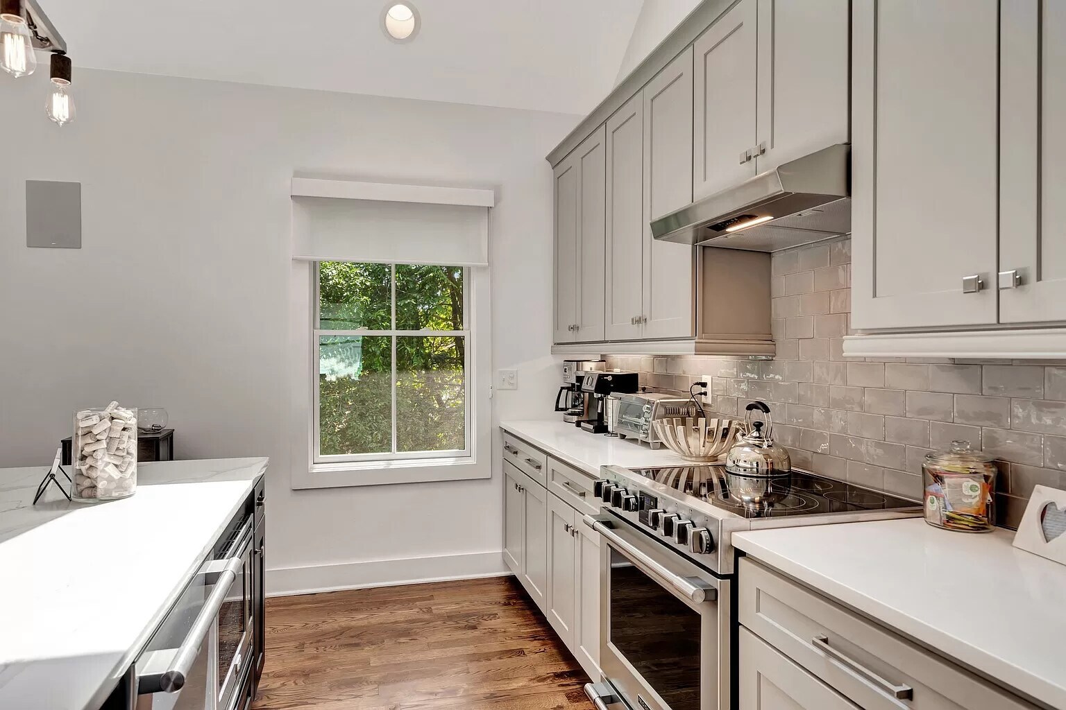 Kitchen - 1825 Lombardy Ave