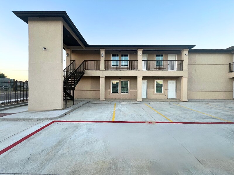 Building Photo - 2904 E Lyon St