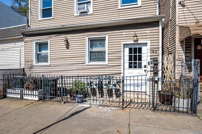 Building Photo - 52 Beacon Ave