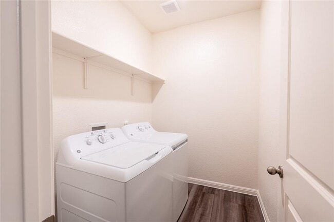 Building Photo - 144 Mullen Wy