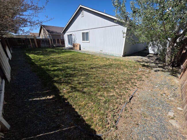 Building Photo - Fully furnished 3 bedroom, 2.5 bath home in Fernley, $3500 per month and includes utlities