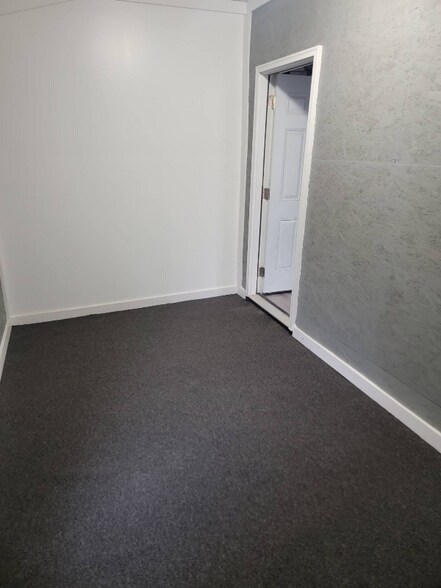 Building Photo - 362 E Hill St