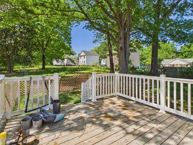 Building Photo - 1700 Dinwiddie Ave