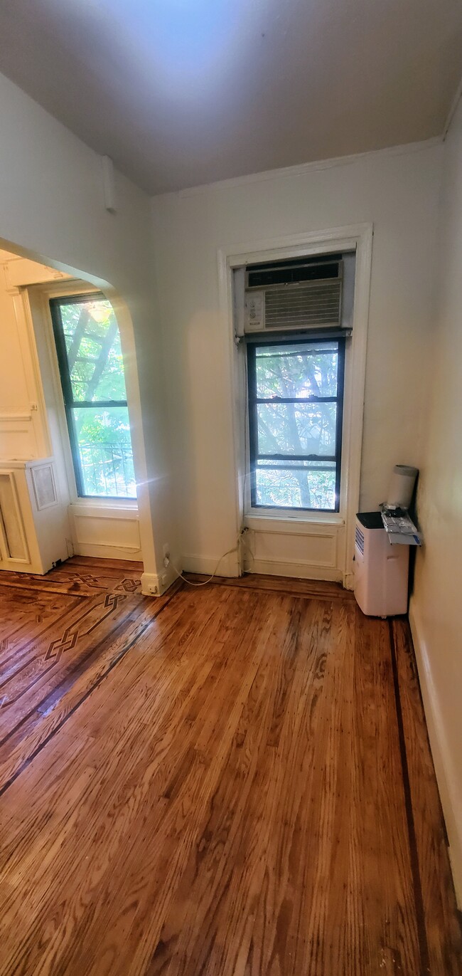 Building Photo - 105 Halsey St