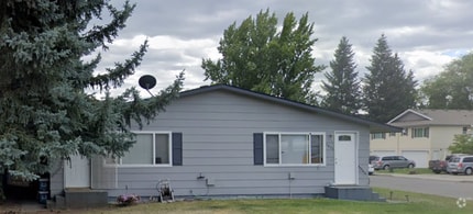 Building Photo - 1402 E Randle Ave