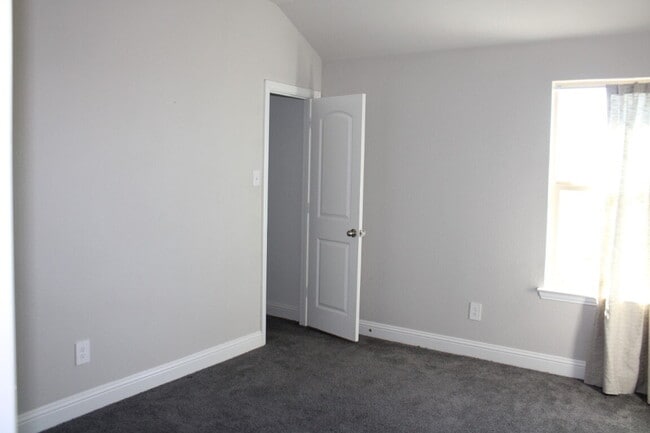 Building Photo - 1995 Ocelot St