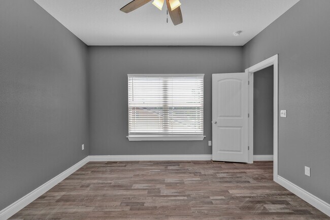 Building Photo - 3011 E 12th St