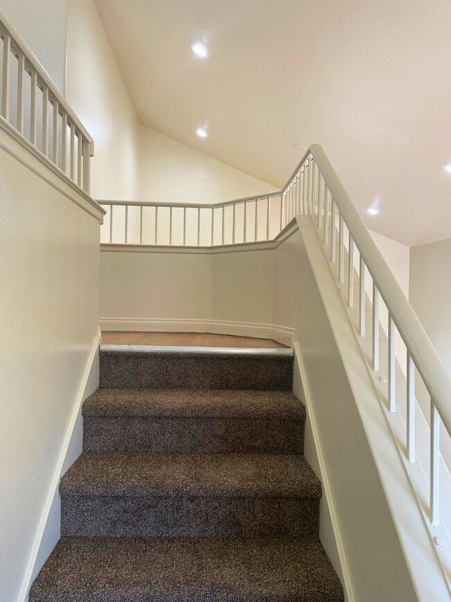 Building Photo - MOVE-IN READY 3BR/2.5BA SINGLE FAMILY HOME IN LAS VEGAS