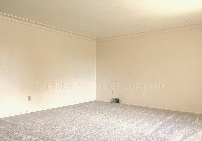 Building Photo - 230 Richardson Dr