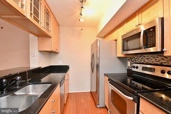 Building Photo - 3315 Wyndham Cir