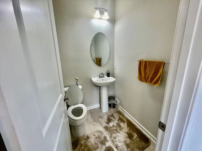 Building Photo - Pittsburgh - 3 Bedroom 2.5 Bathroom - Town...