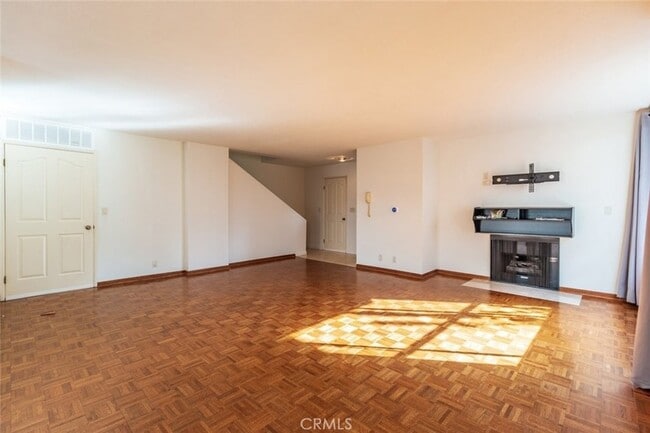 Building Photo - 514 N Isabel St