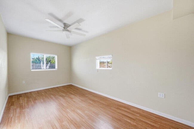 Building Photo - 2421 W Anderson Ave