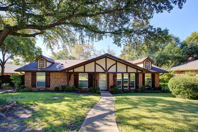 Building Photo - Available August 1st | 4 Bedroom Home with...