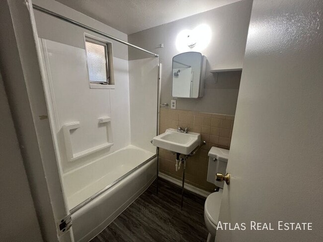 Building Photo - 835 E San Miguel St