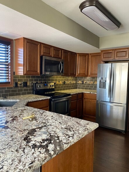 Beautiful cabinets - 1209 Pinewood Dr