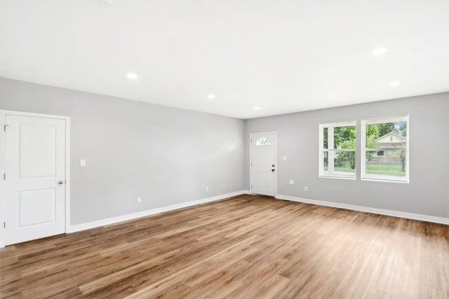 Building Photo - 2106 N Talbott St
