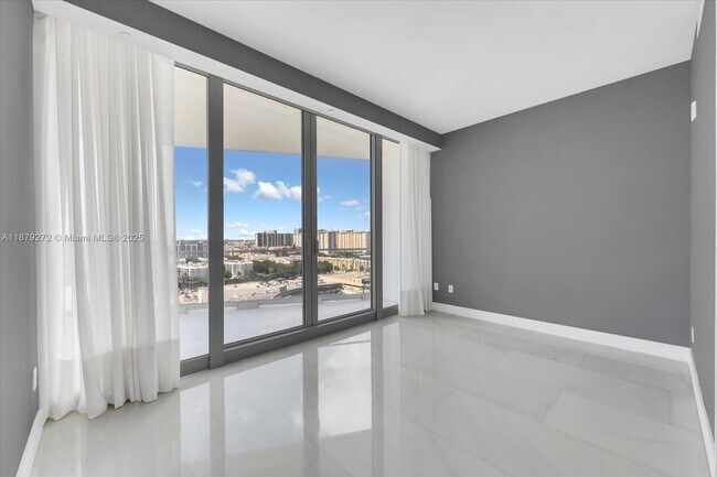 Building Photo - 16901 Collins Ave