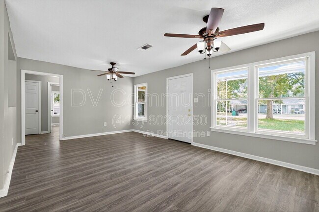 Building Photo - 709 S 7th St