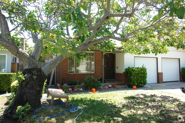 Building Photo - 992-994 Zarick Dr