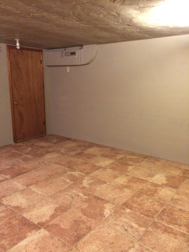 large basement - 232 Nevada Ave