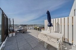 Building Photo - 62 Oceanside Dr