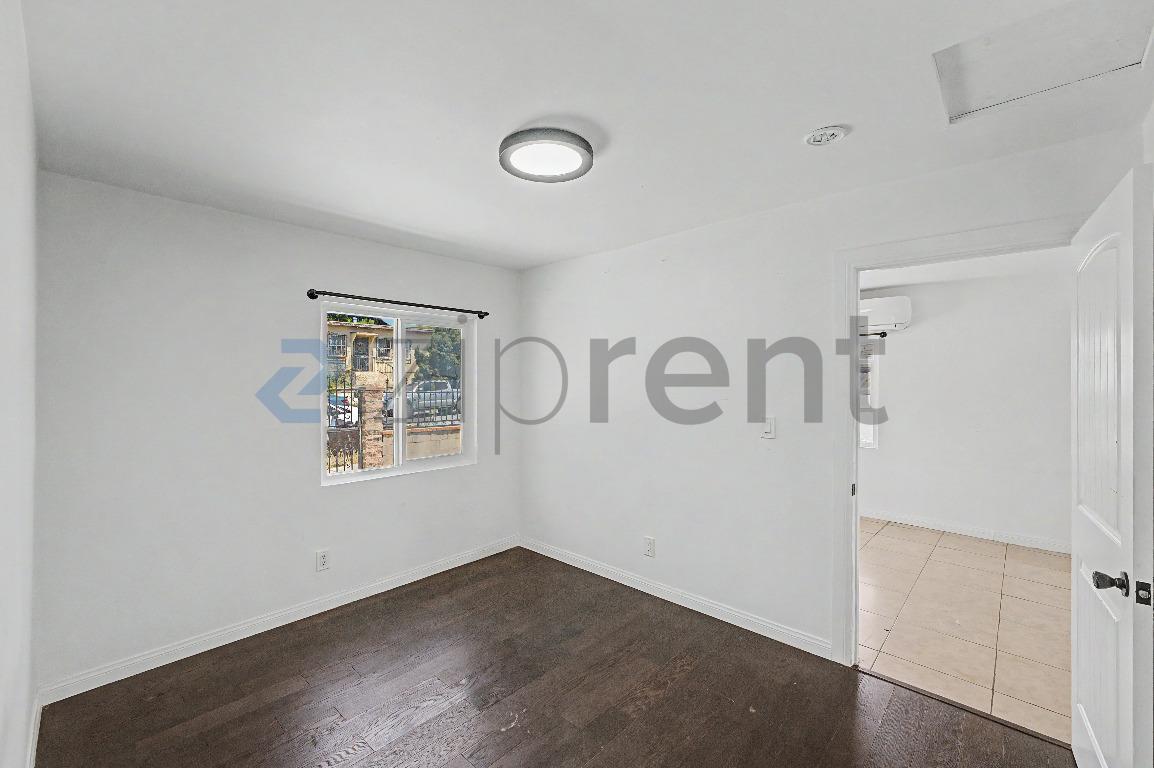 Building Photo - Unit