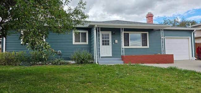 Primary Photo - 3946 E 6th St
