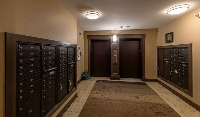 Building Photo - 445 W Blount Ave