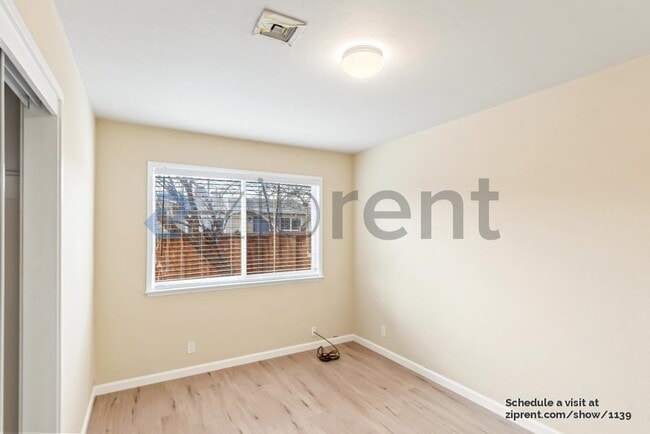Building Photo - Unit