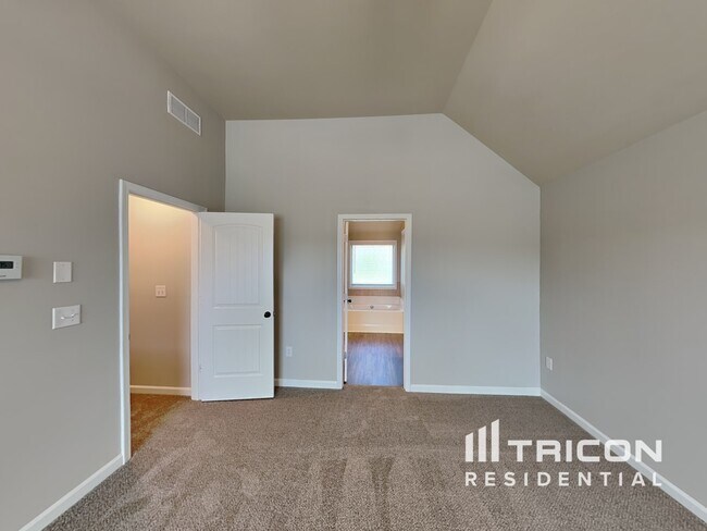 Building Photo - 237 Sableshire Way