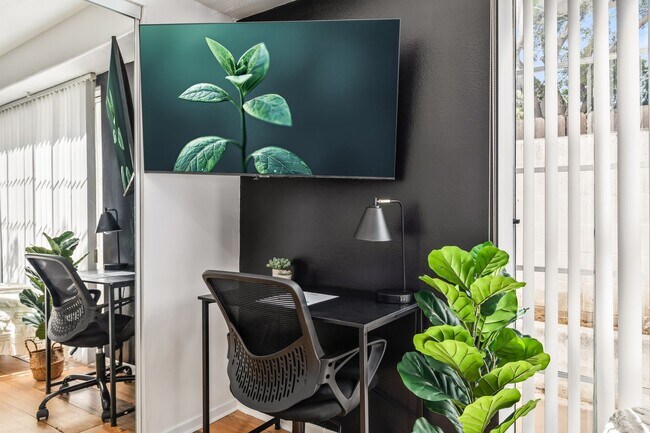 Building Photo - 10777 Ashton Ave